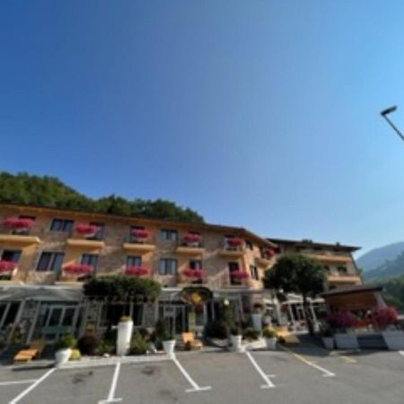 Hotel Iscla Edolo Esterno foto