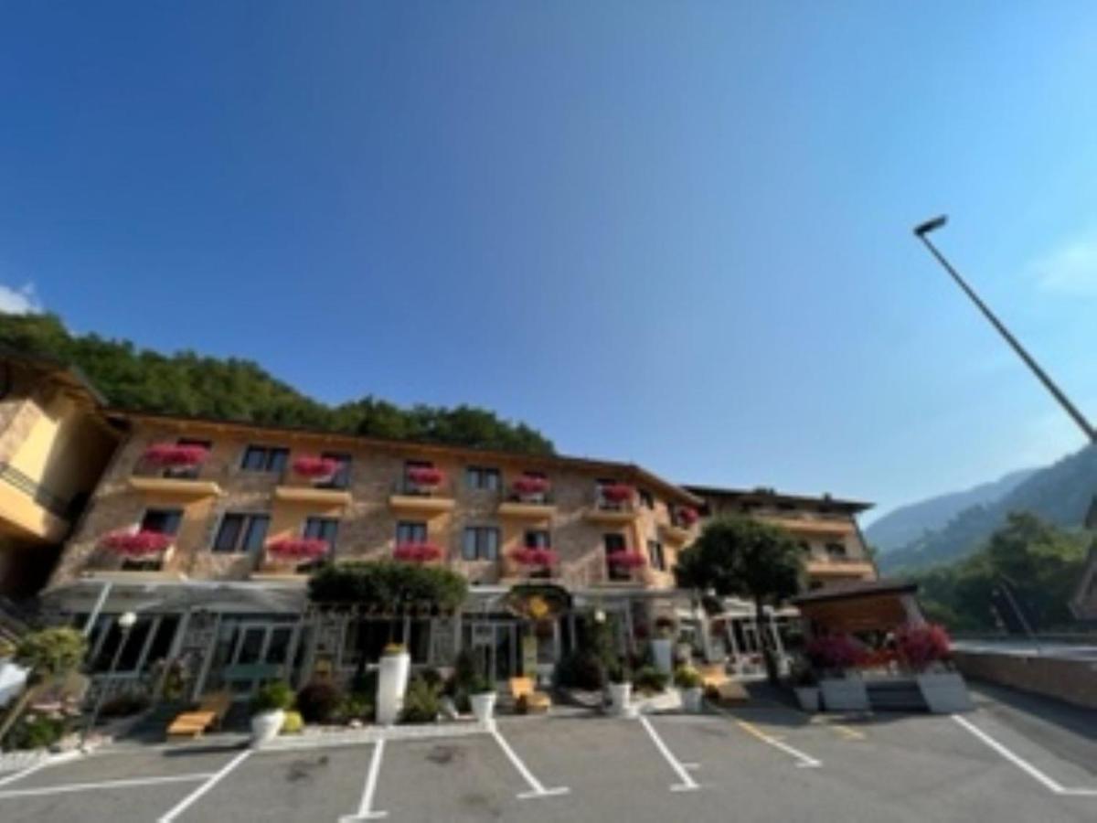 Hotel Iscla Edolo Esterno foto