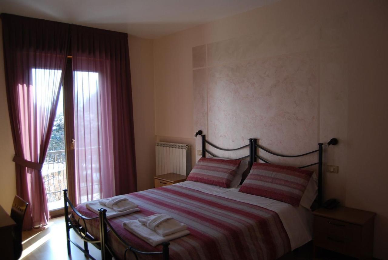 Hotel Iscla Edolo Esterno foto