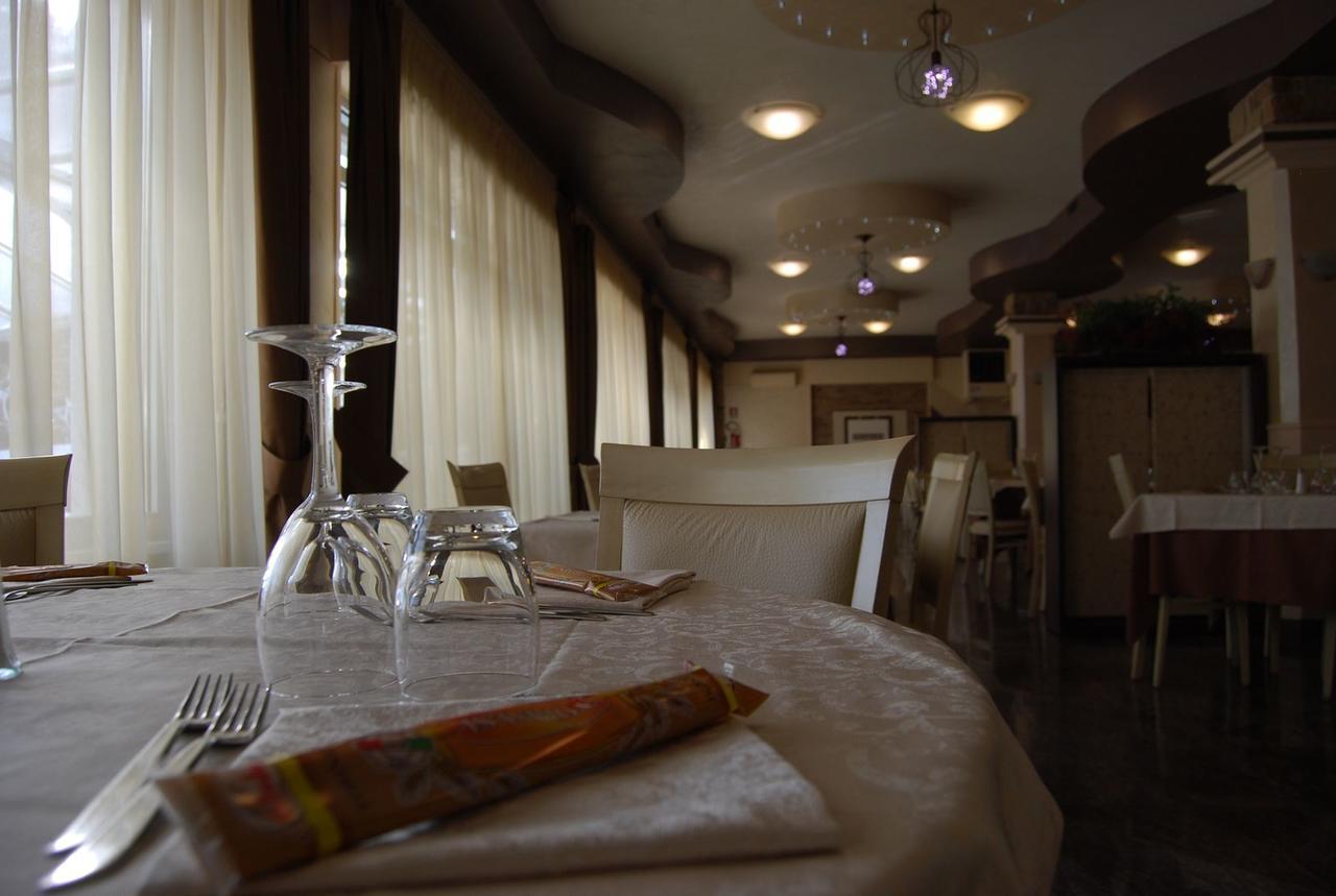 Hotel Iscla Edolo Esterno foto