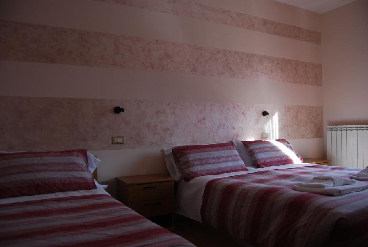 Hotel Iscla Edolo Esterno foto